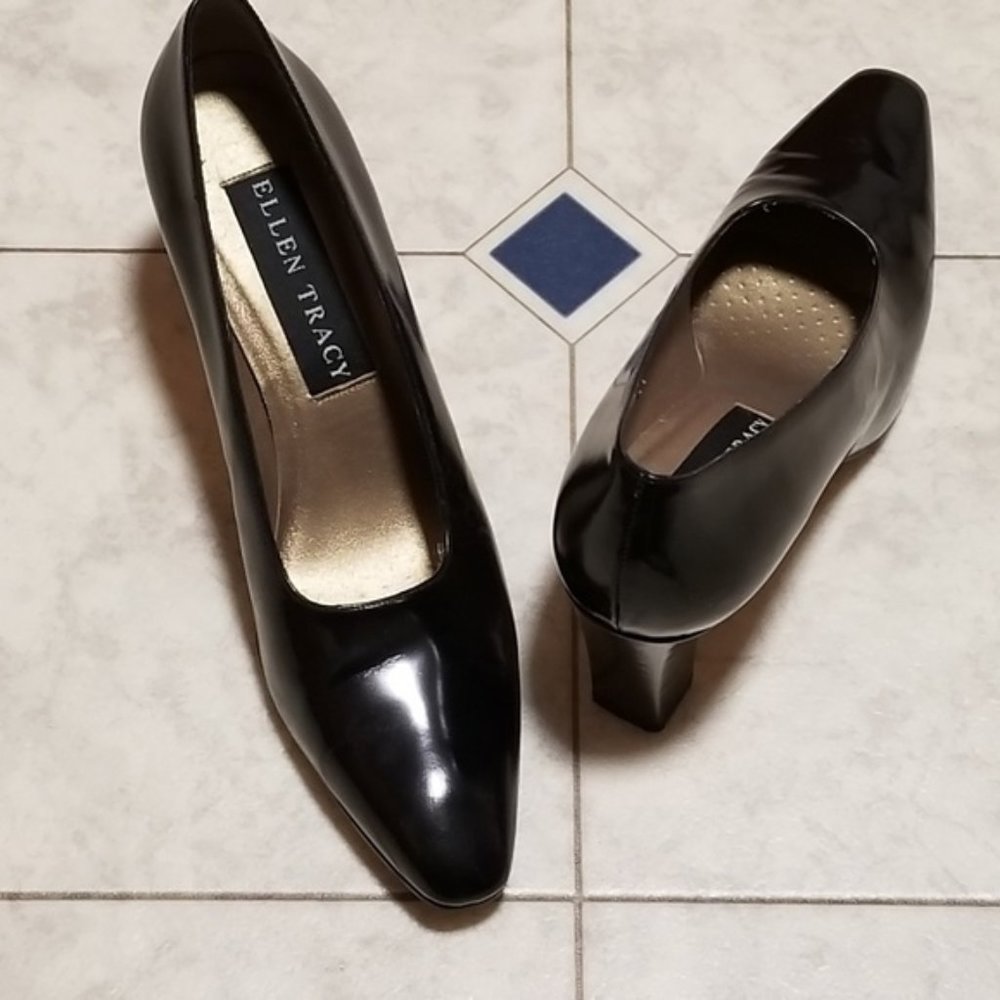Ellen Tracy black leather heels size 10AA